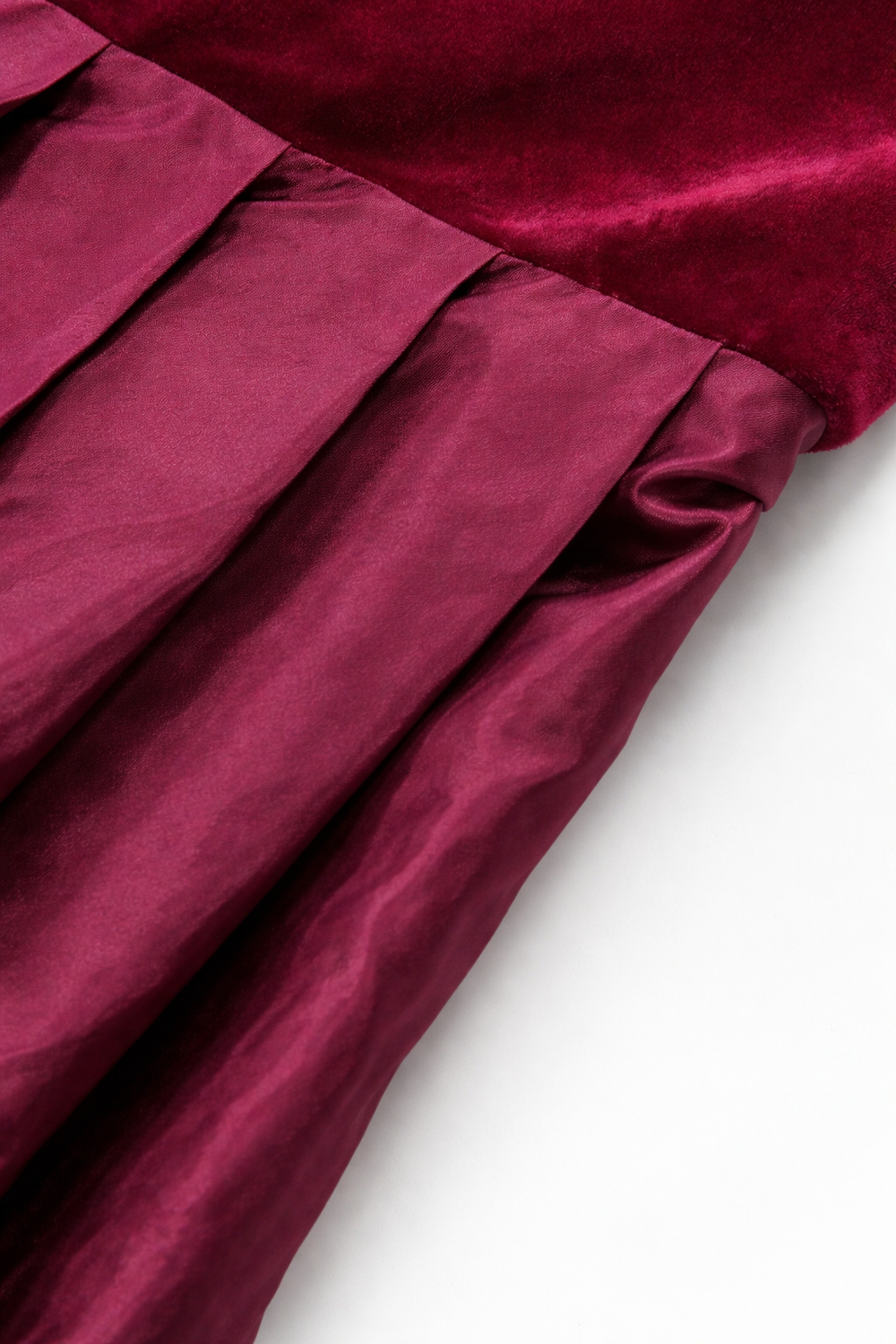 Women's Dirndl Set with Velvet Bodice and Apron 2