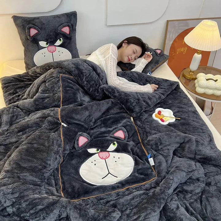 Luxe Cartoon Deken- en Kussenset – Nomi