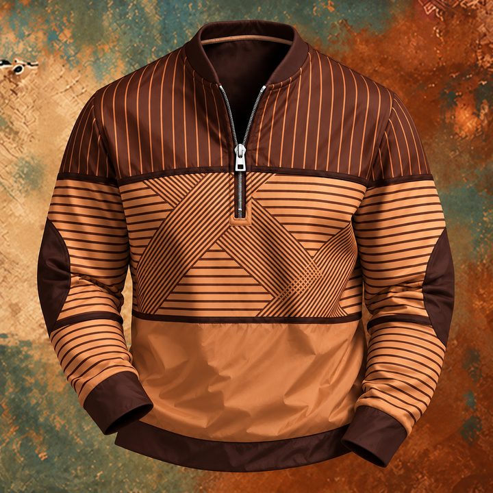 Dezelfde gestreepte pullover met halve rits in een bruin-oranje uitvoering, vooraanzicht tegen een roestkleurige achtergrond. 5