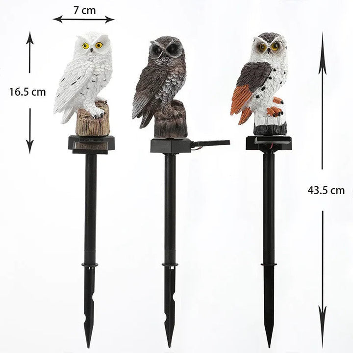 Drie uilmodellen naast elkaar met maatpijlen: uil 16,5 cm hoog en 7 cm breed, totale hoogte met grondpin 43,5 cm. 12