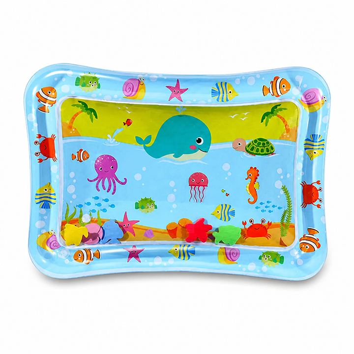 Rechthoekige lichtblauwe watermat van bovenaf met een walvis, octopus, schildpad en krab, plus drijvende gekleurde figuurtjes onderin. 7