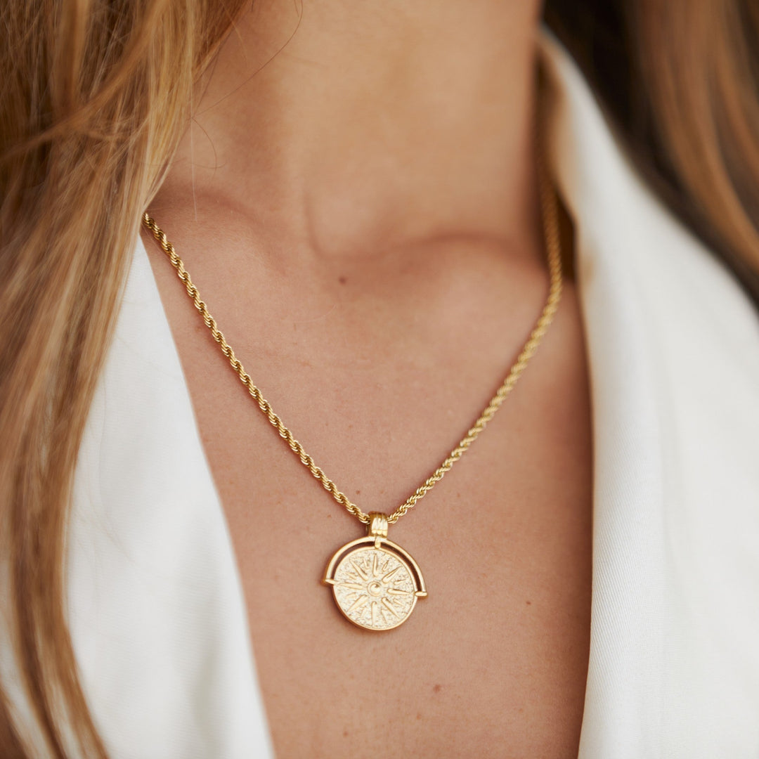 Stylish Sun Pendant Necklace - Aurora