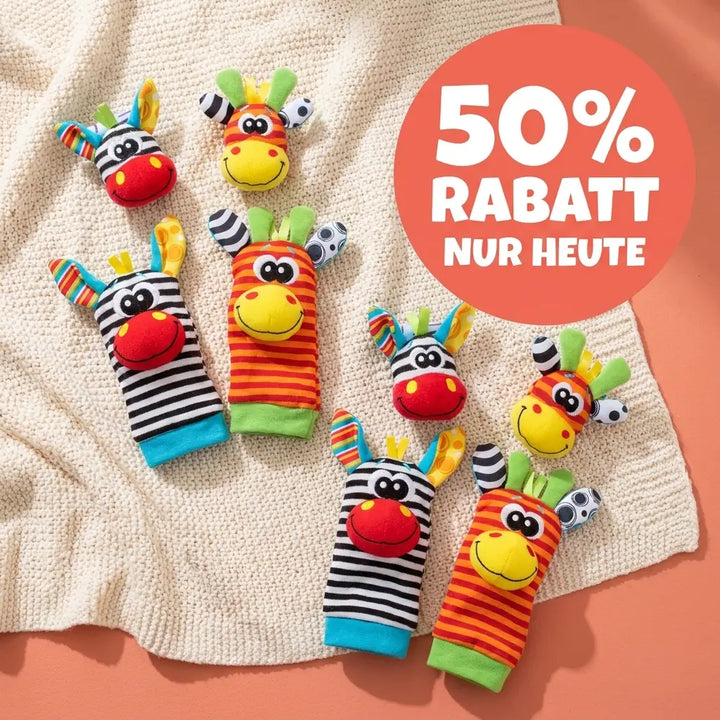 Rammelsokken en polsrammelaars met zebra en giraf, in zwart-wit en oranje streepjes, verspreid op een gebreide deken. 8