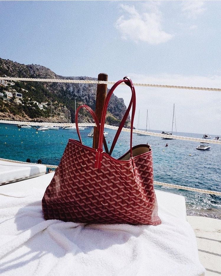 Modern and Stylish Shoulder Bag - Mila