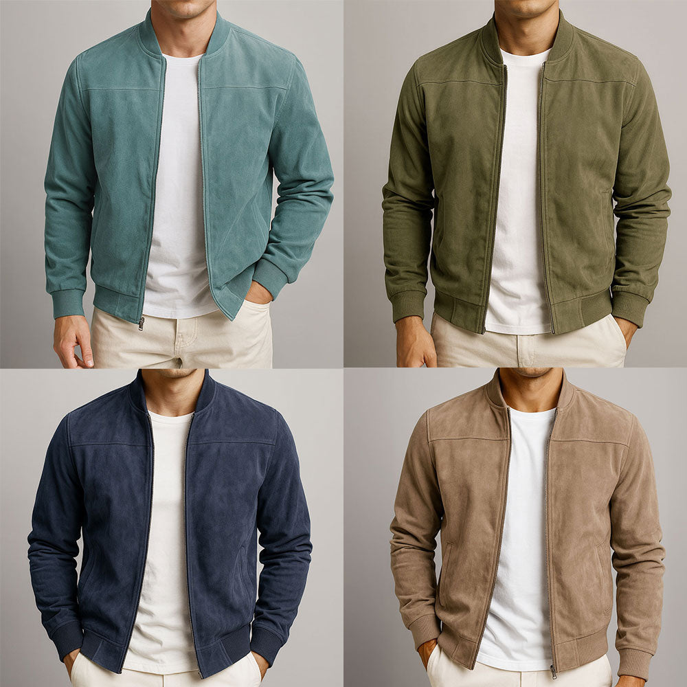 Collage van vier modellen die de jack dragen in grijsgroen-blauw, olijfgroen, donkerblauw en taupe, telkens open over een wit T-shirt. 8