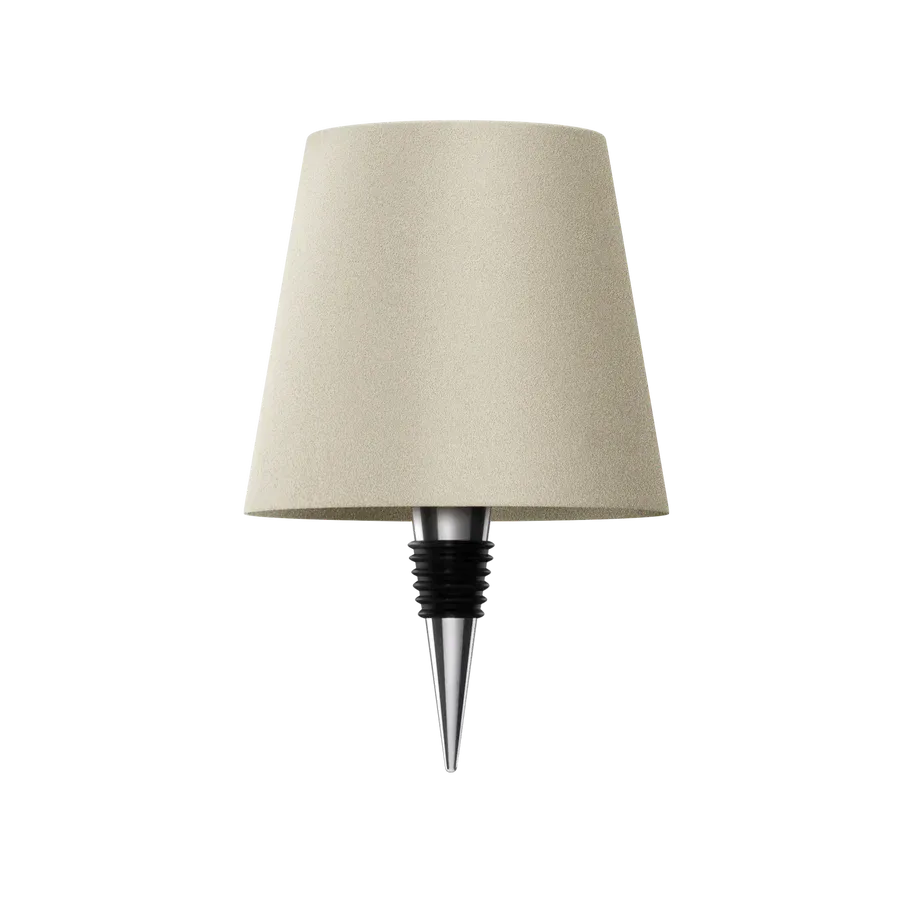 Productfoto van de beigekleurige lampenkap met metalen flessenstop met zwarte rubberen ringen, op witte achtergrond. 15