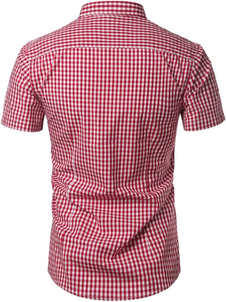 Achterkant van het rood-wit geruite overhemd met korte mouwen, met schoudernaad en kraag zichtbaar. 12