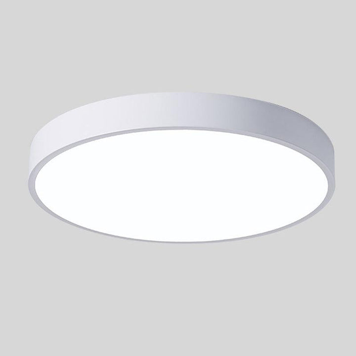 Witte ronde plafondlamp zonder houten accent, vrijstaand getoond op een lichtgrijze achtergrond. 12
