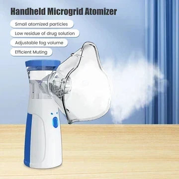 Handvernevelaar met masker en nevelwolk voor een blauwe achtergrond, met een lijst van voordelen zoals fijne deeltjes en stille werking. 6