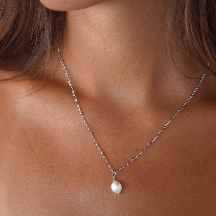 Baroque Pearl Pendant Necklace - Anisa