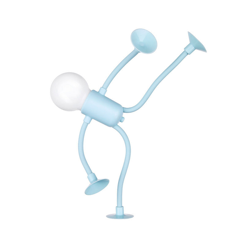 Lichtblauw mannetjeslampje in een handstand-achtige pose, met armen en benen met zuignappen gebogen en de lamp opzij gedraaid. 4