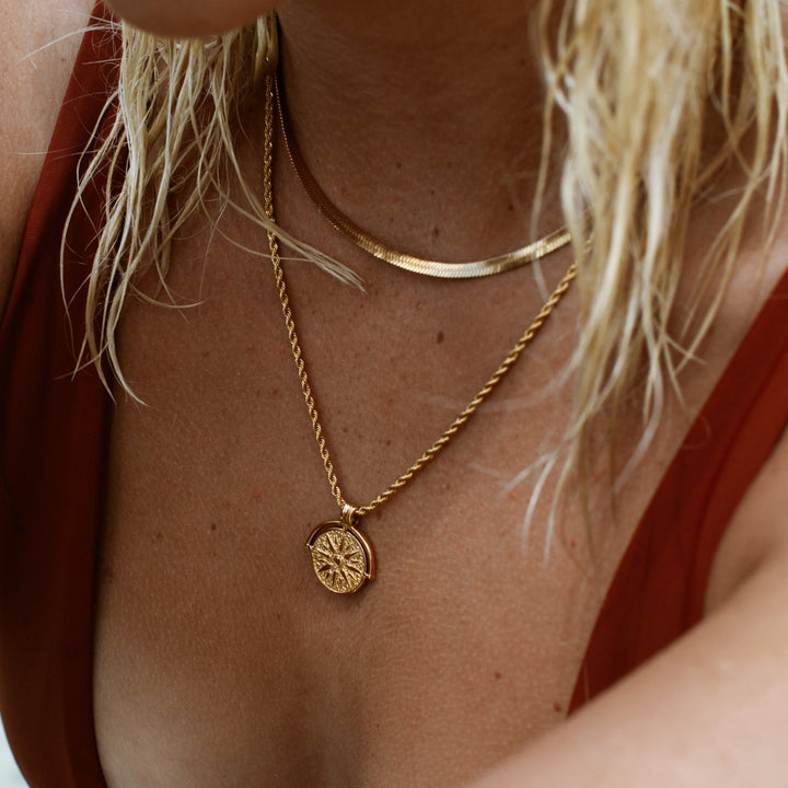 Stylish Sun Pendant Necklace - Aurora