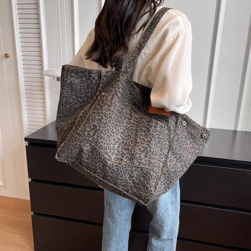 Oversized Canvas Shoulder Bag with Leopard Print - Lila