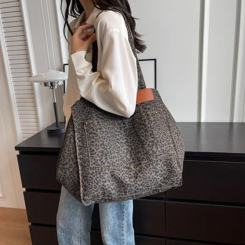 Oversized Canvas Shoulder Bag with Leopard Print - Lila