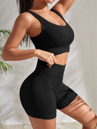 Dwuczęściowy damski zestaw fitness z szortami i topem - Sienna