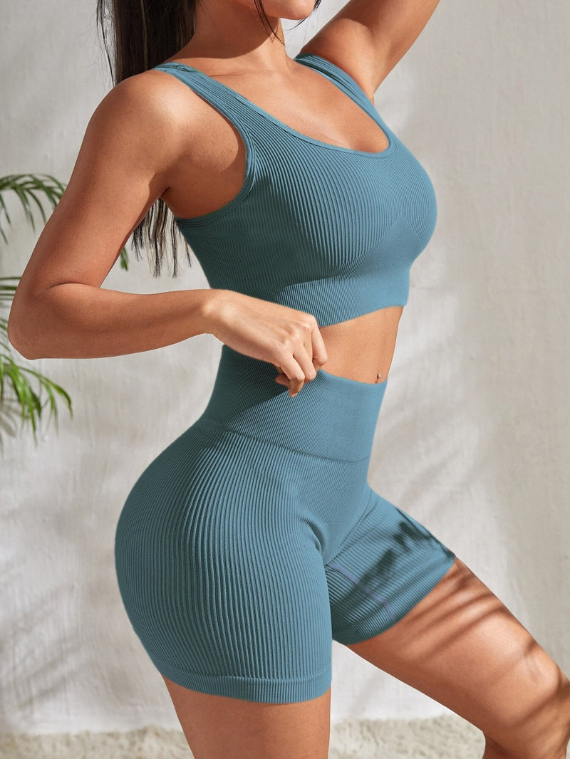 Dwuczęściowy damski zestaw fitness z szortami i topem - Sienna