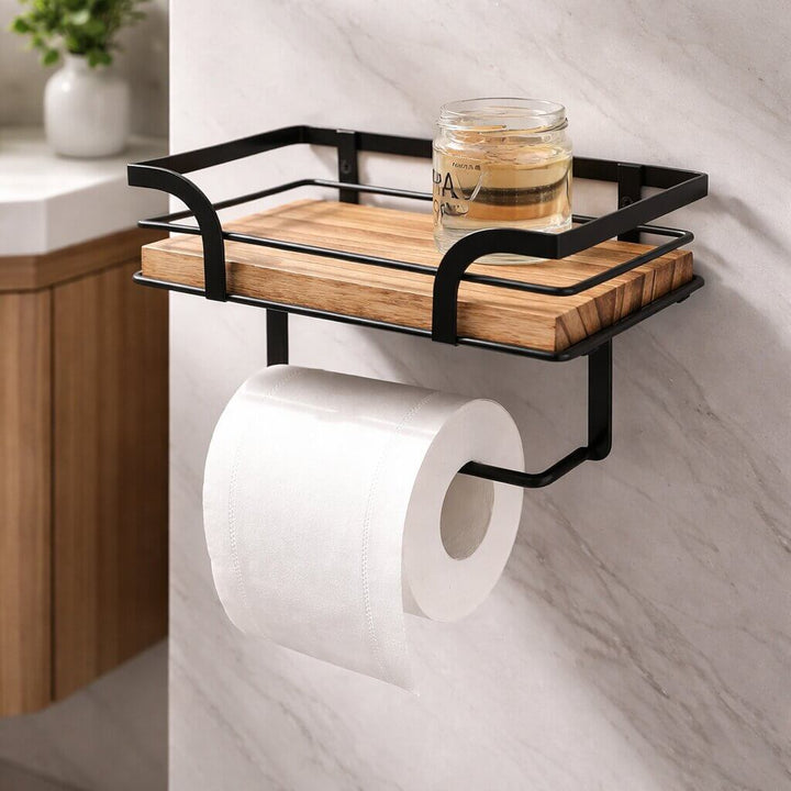 Close-up van het houten plankje met zwart metalen rand, een glazen potje erop en een toiletrol aan de stang eronder. 5