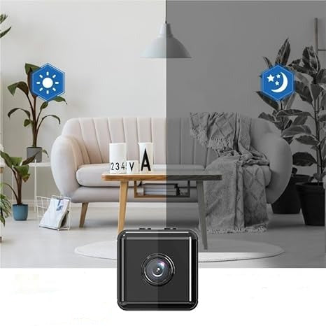 Camera onder een woonkamer die links overdag en rechts in nachtmodus is weergegeven 7