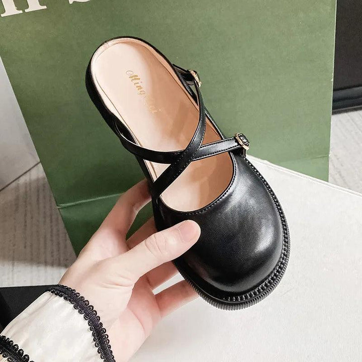 Czółenka Mary Jane z elegancką klamrą - Clara