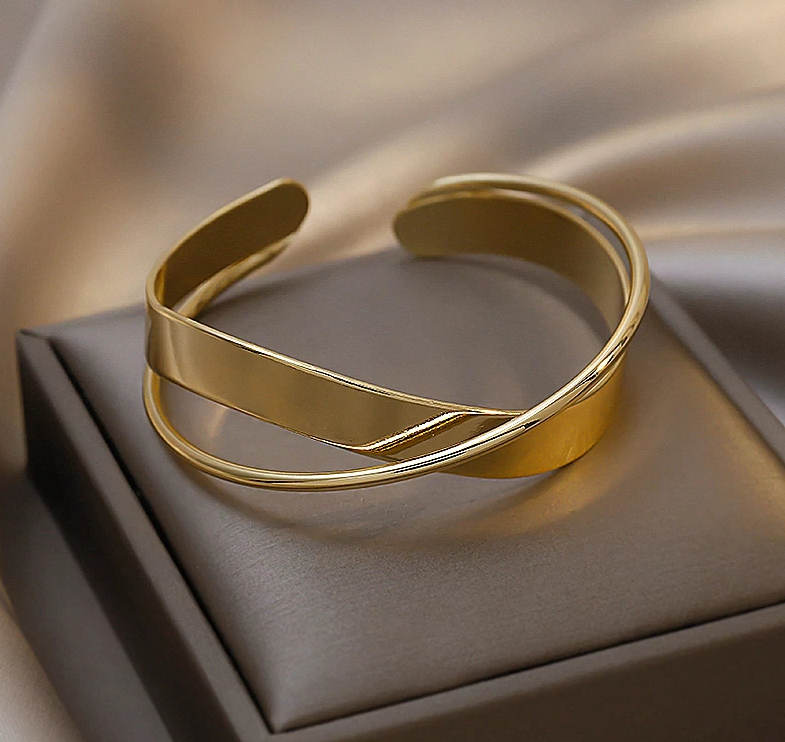 Beautiful European Bracelet | Available in silver and gold!