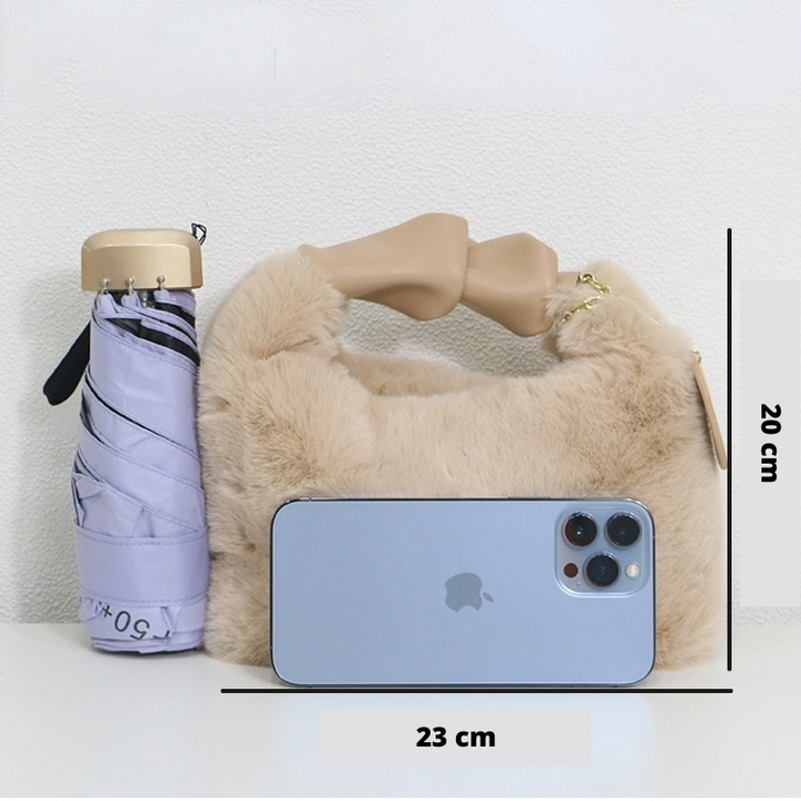Fluffy Handbag | This bag you just want to hug