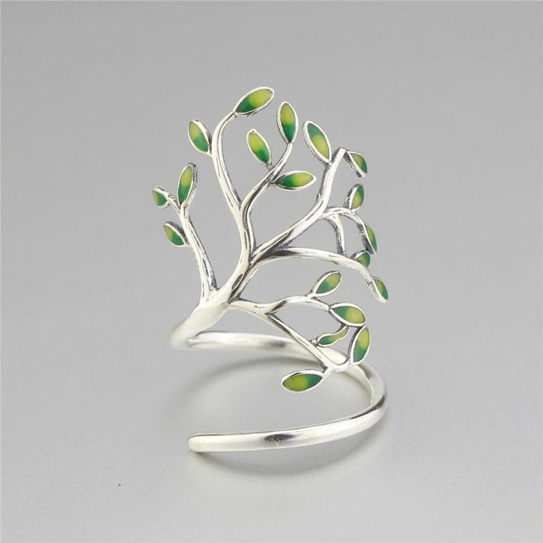 Silver Ring with Green Leaves | A unique ring with beautiful details