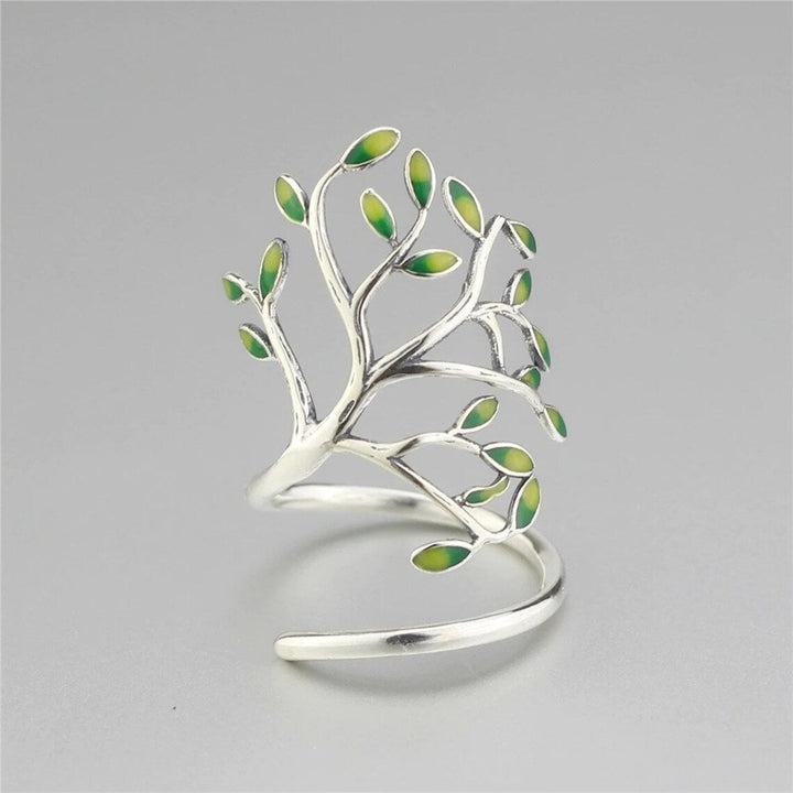Silver Ring with Green Leaves | A unique ring with beautiful details