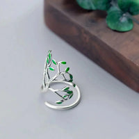 Silver Ring with Green Leaves | A unique ring with beautiful details