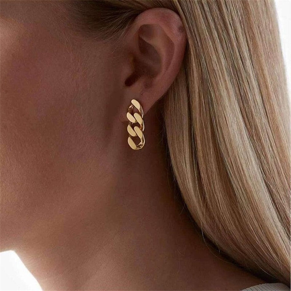 Gold Chain Earrings | Complete your outfit with these beautiful earrings