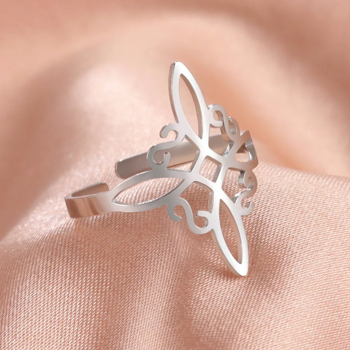 Amulet Ring with Cross Knot Protection | A unique ring