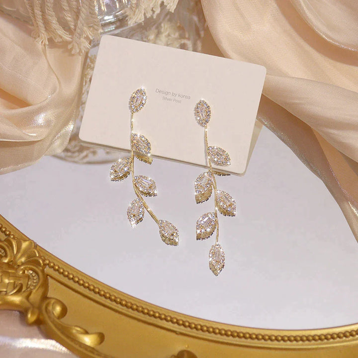 Kolczyki z liściem złota | Eleganckie z kamyczkami