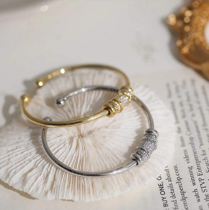 French Cylinder Bracelet | Available in 2 different colors!