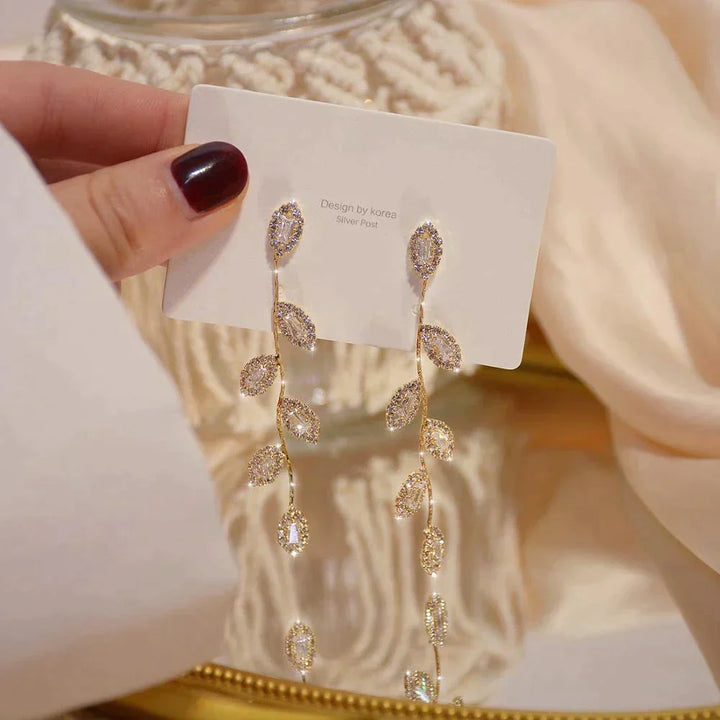 Kolczyki z liściem złota | Eleganckie z kamyczkami