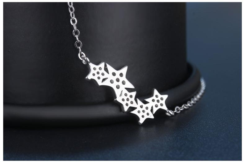 Silver Star Necklace | With a fun star design