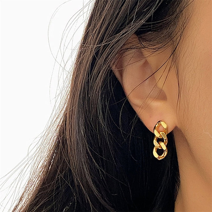 Gold Chain Earrings | Complete your outfit with these beautiful earrings