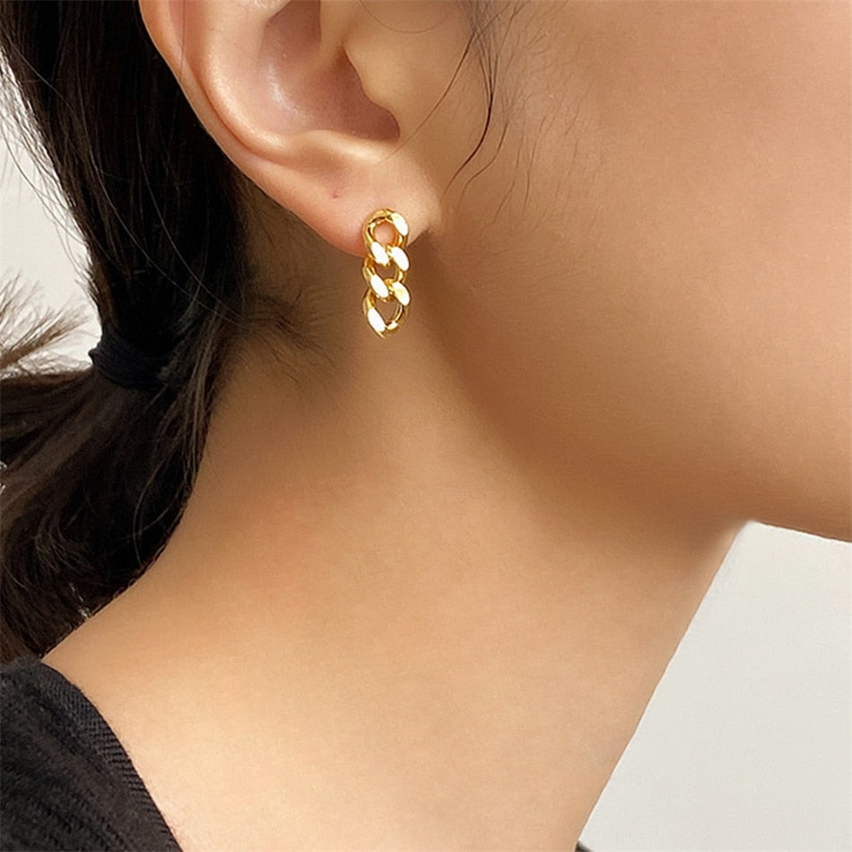 Gold Chain Earrings | Complete your outfit with these beautiful earrings