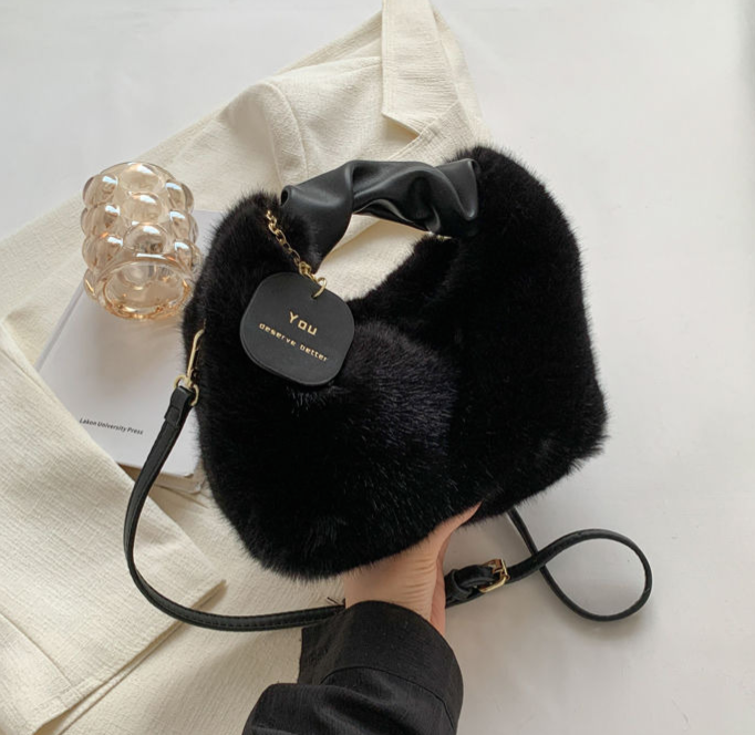 Fluffy Handbag | This bag you just want to hug