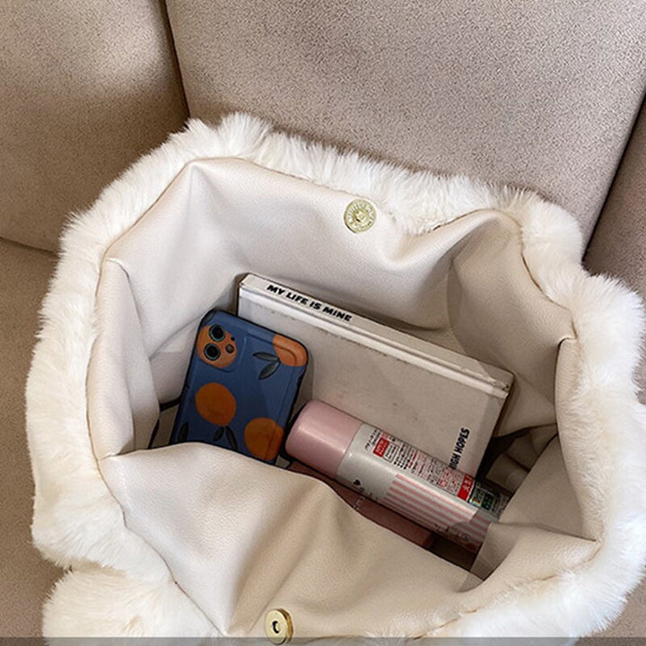 Sammy Jackson™ Pipa Plush Handbag | A Comfortable & Wintery Women's Bag