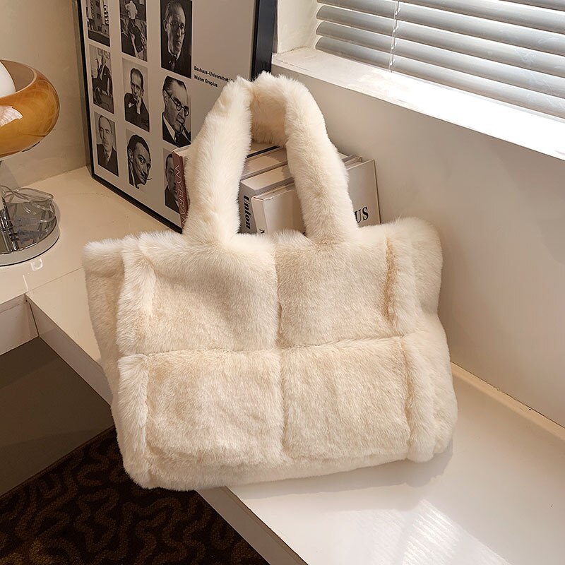 Sammy Jackson™ Pipa Plush Handbag | A Comfortable & Wintery Women's Bag