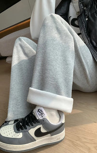 Cara Retro Sweatpants | Vintage & Stylish
