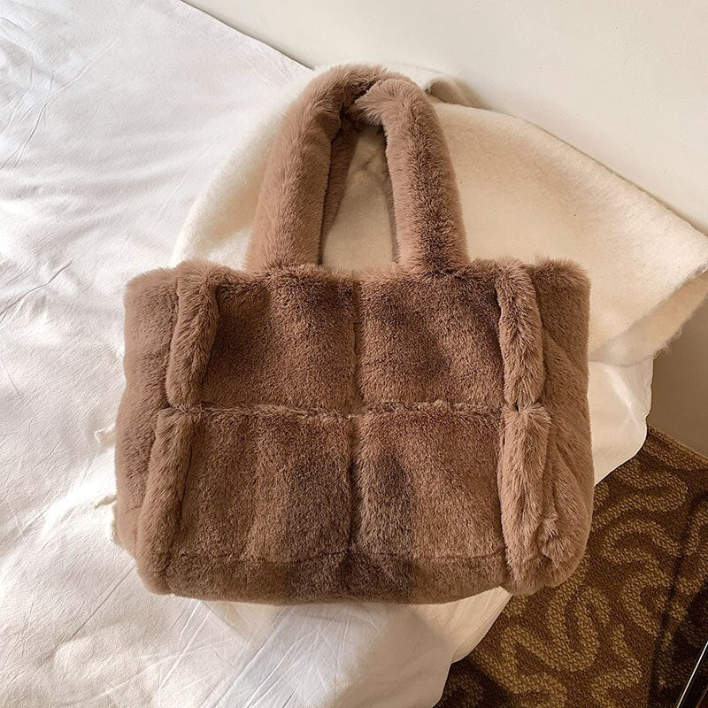 Sammy Jackson™ Pipa Plush Handbag | A Comfortable & Wintery Women's Bag