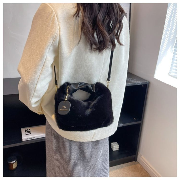 Fluffy Handbag | This bag you just want to hug