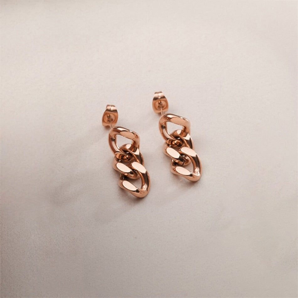 Gold Chain Earrings | Complete your outfit with these beautiful earrings
