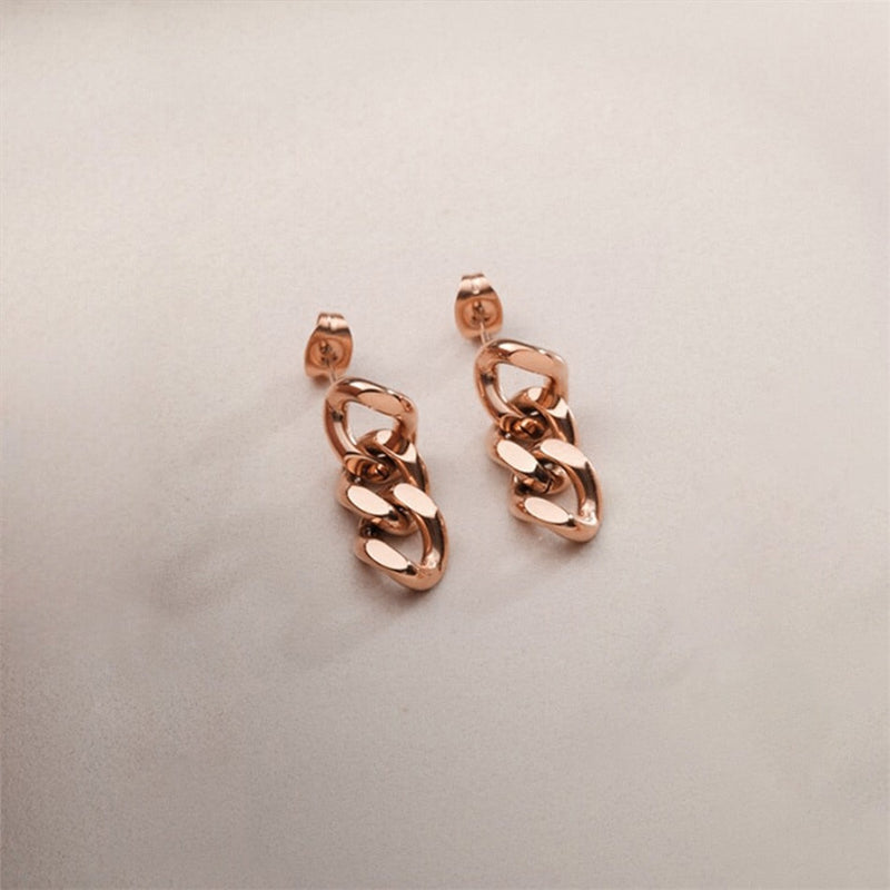 Gold Chain Earrings | Complete your outfit with these beautiful earrings