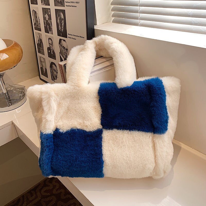 Sammy Jackson™ Pipa Plush Handbag | A Comfortable & Wintery Women's Bag