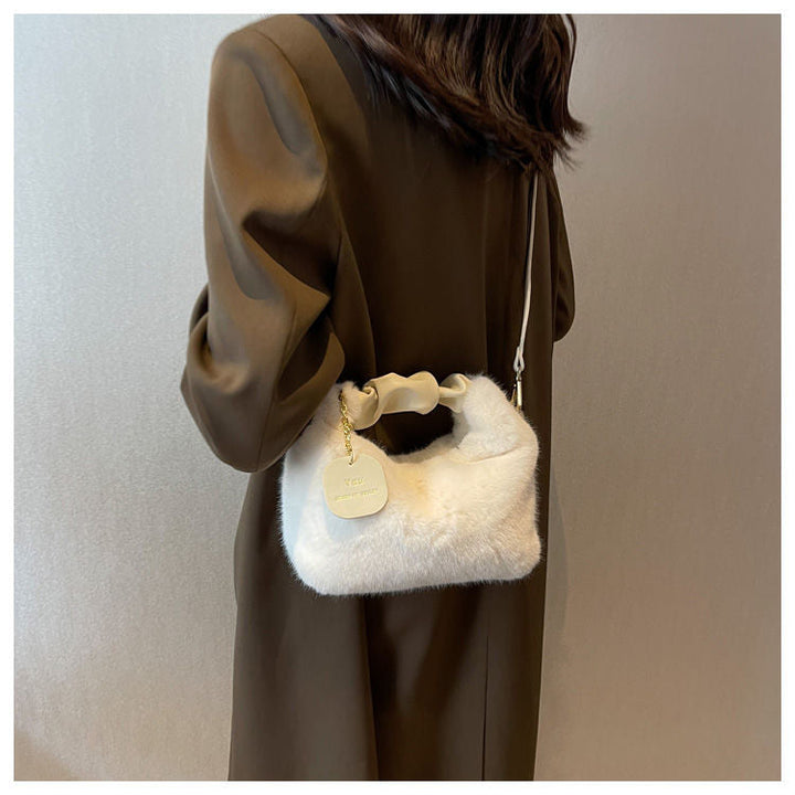 Fluffy Handbag | This bag you just want to hug