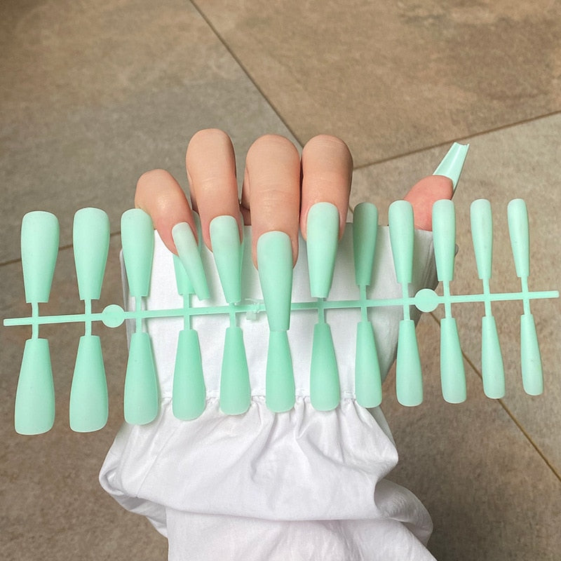 Matte Press-On Nails (24 pcs) | Ideal for a night out