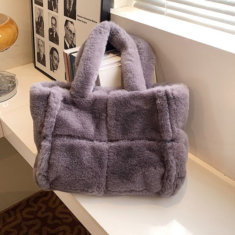 Sammy Jackson™ Pipa Plush Handbag | A Comfortable & Wintery Women's Bag