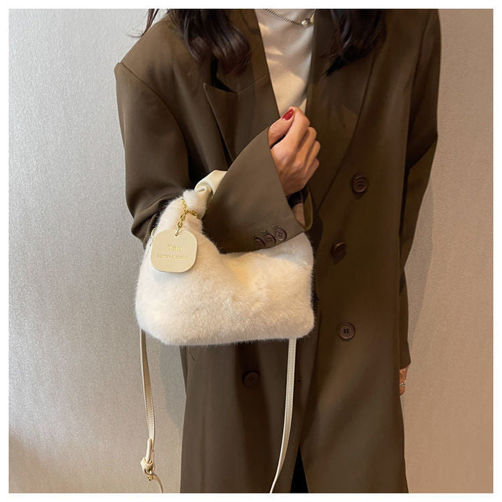 Fluffy Handbag | This bag you just want to hug