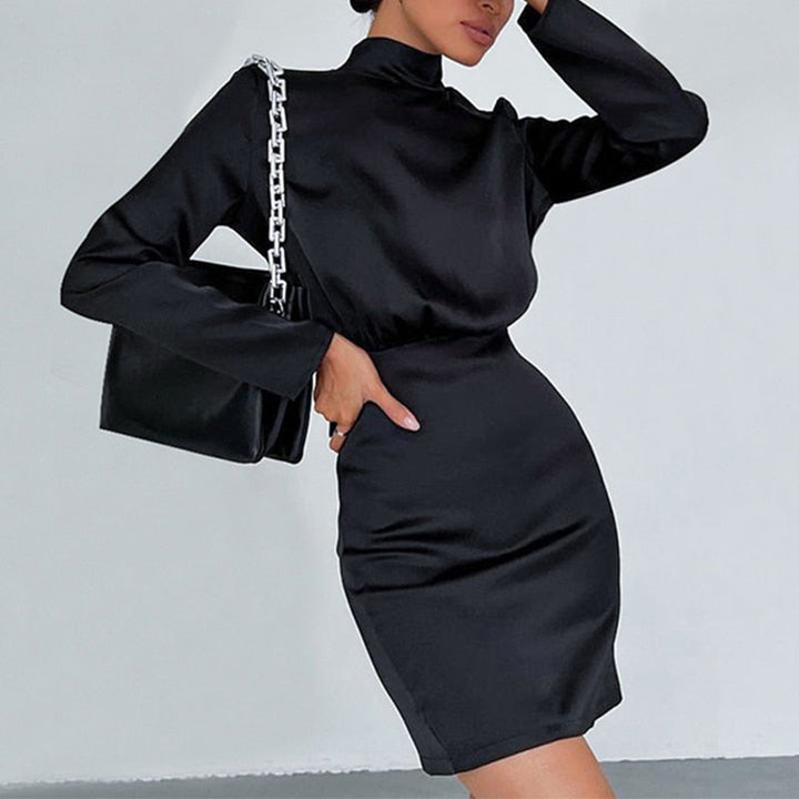 Loïs Satin Dress | With a beautiful bow and open back